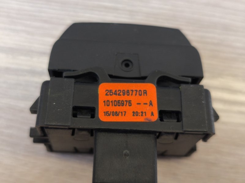 Кнопка блокировки стеклоподъемников - фото 9