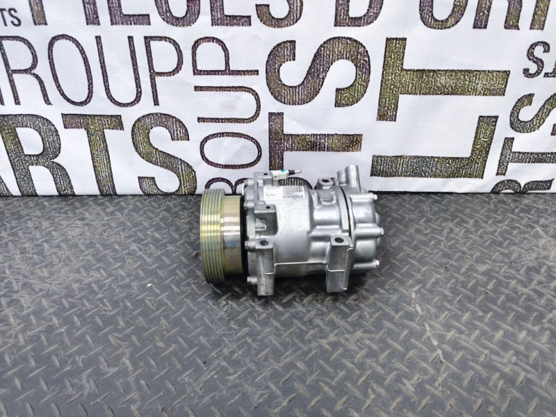 Компрессор кондиционера - фото 1