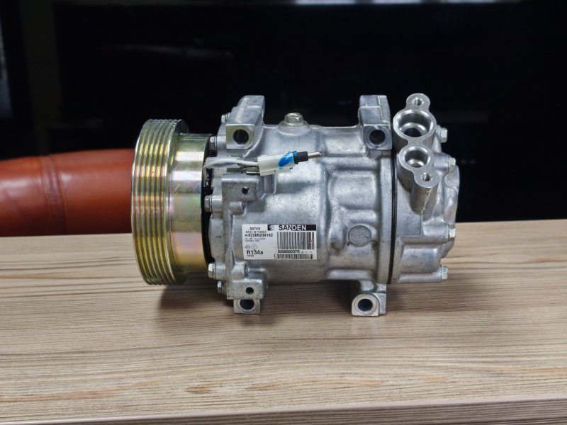 Компрессор кондиционера - фото 1