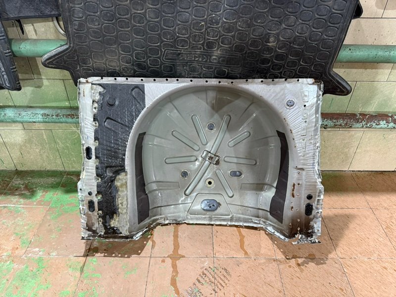 Ниша запасного колеса - фото 1