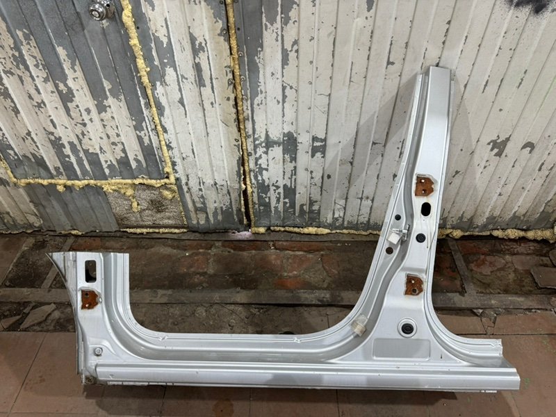 Передняя стойка кузова - фото 1