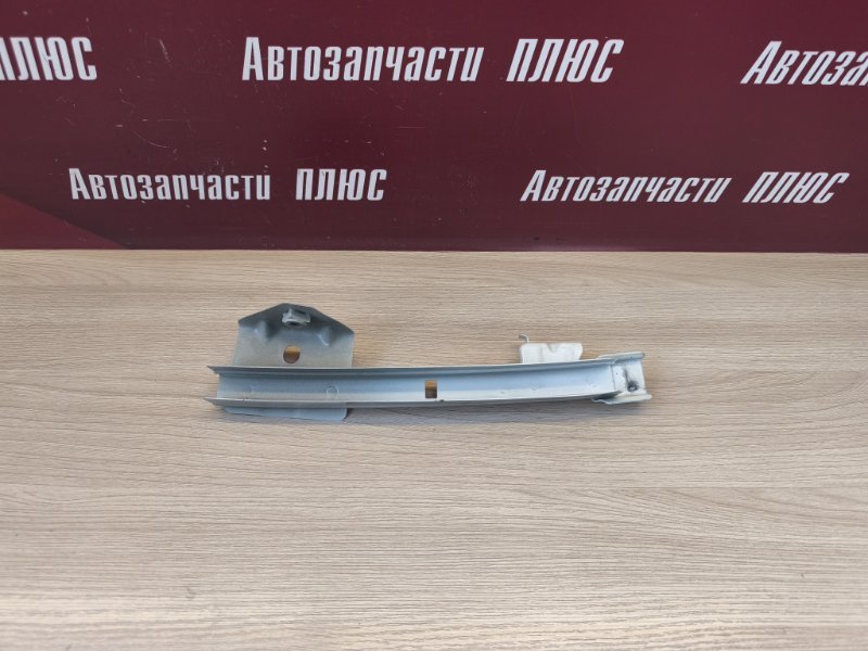 Направляющая стекла двери - фото 1