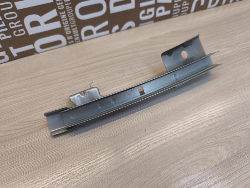 Направляющая стекла двери - фото 4