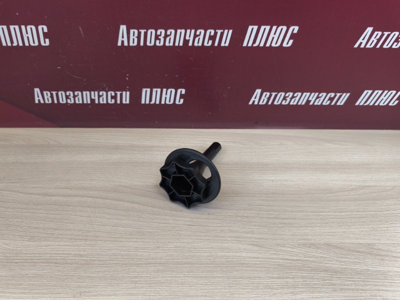 Крепление запасного колеса - фото 1