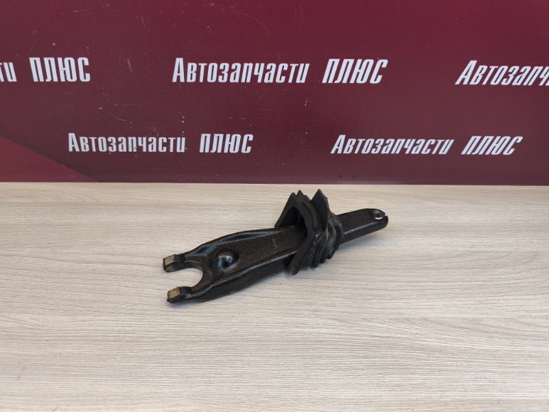 Вилка сцепления - фото 1