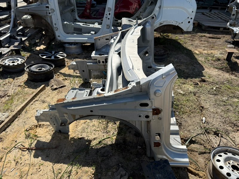 Передняя часть кузова - фото 7