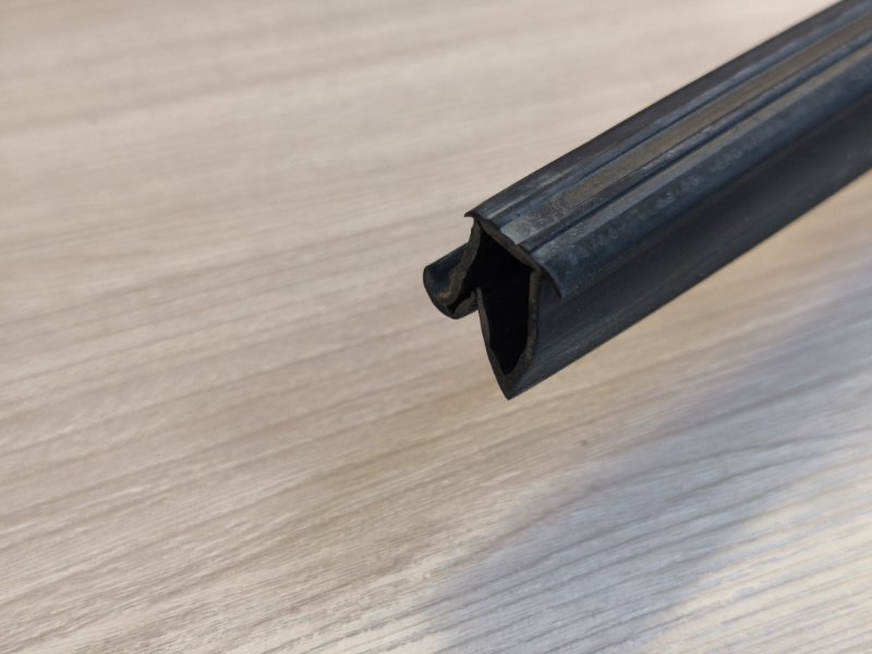 Уплотнитель стекла двери - фото 3