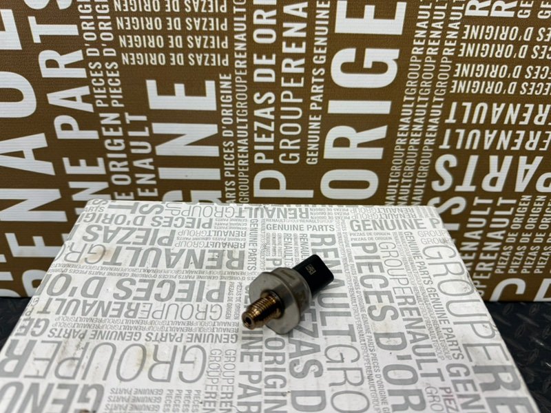 Датчик давления топлива - фото 1