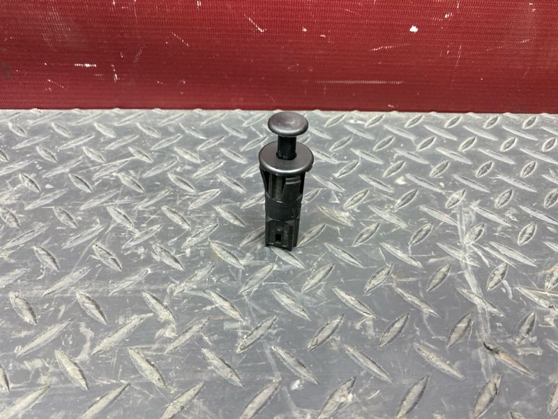 Концевик двери багажника - фото 1