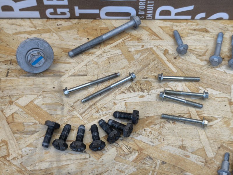 Болт крепления двигателя - фото 3