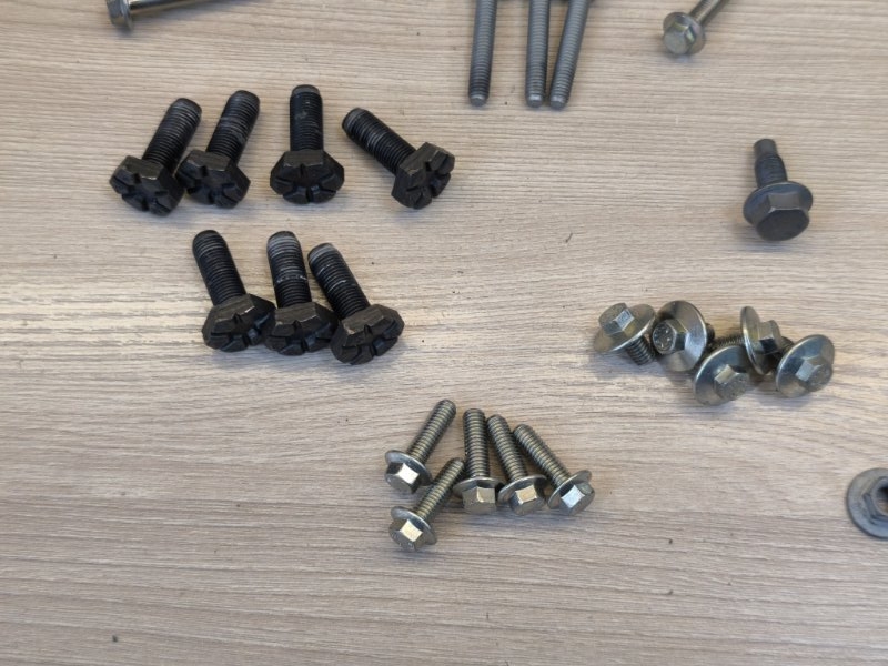 Болт крепления двигателя - фото 5