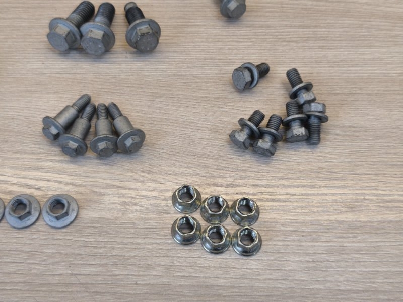 Болт крепления двигателя - фото 6