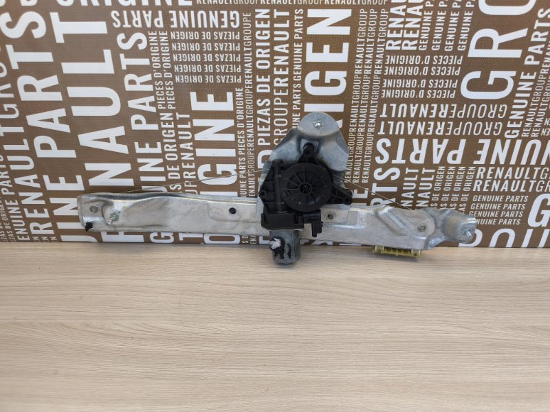 Стеклоподъемник    двери - фото 1