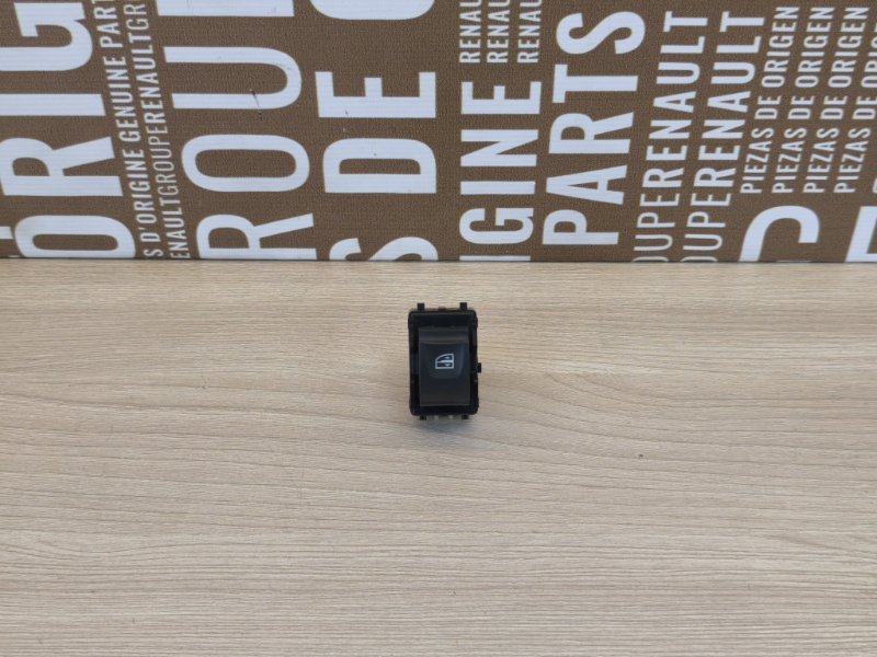 Кнопка стеклоподъемника - фото 1