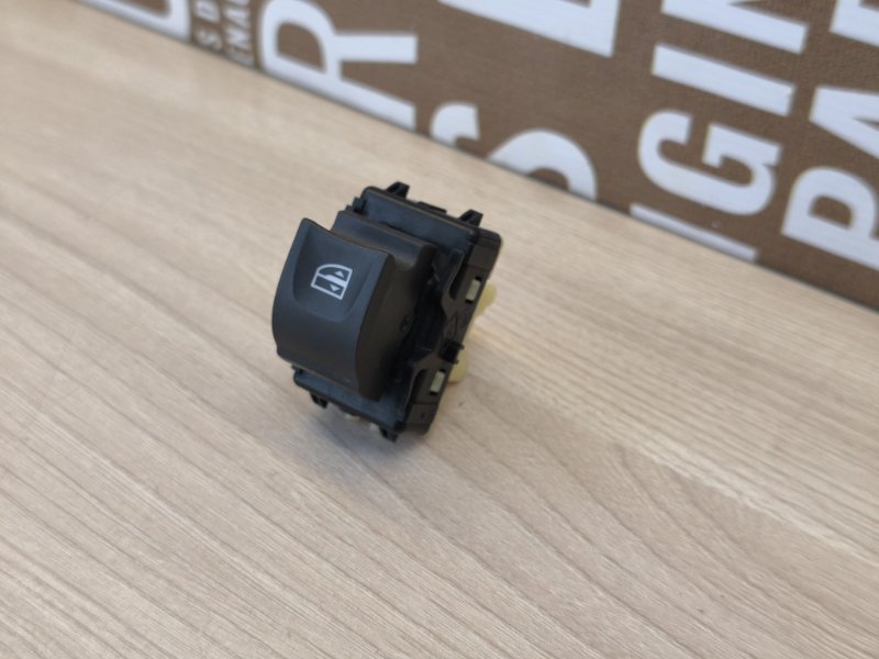 Кнопка стеклоподъемника - фото 3