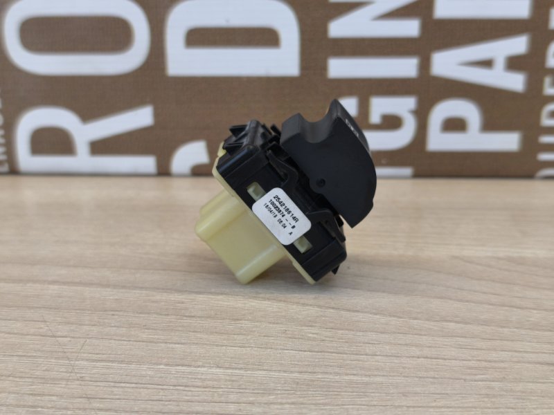 Кнопка стеклоподъемника - фото 5