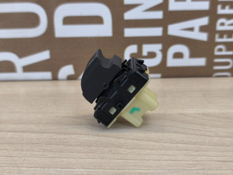 Кнопка стеклоподъемника - фото 7