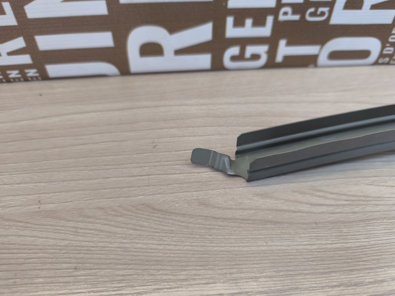 Направляющая стекла     двери - фото 5