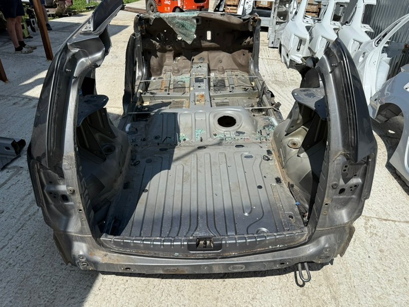 Задняя панель кузова - фото 1