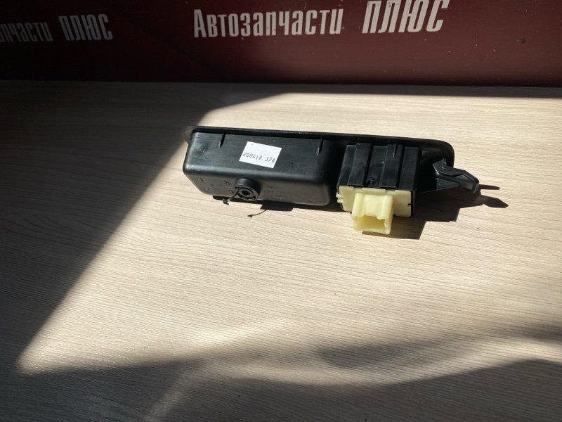 Кнопка стеклоподъемника - фото 8