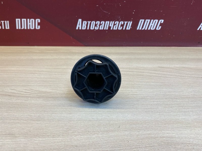 Крепление запасного колеса - фото 1
