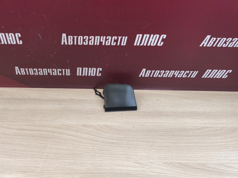 Заглушка буксировочного крюка - фото 1