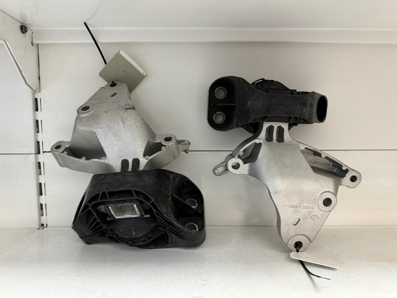 Опора двигателя - фото 1