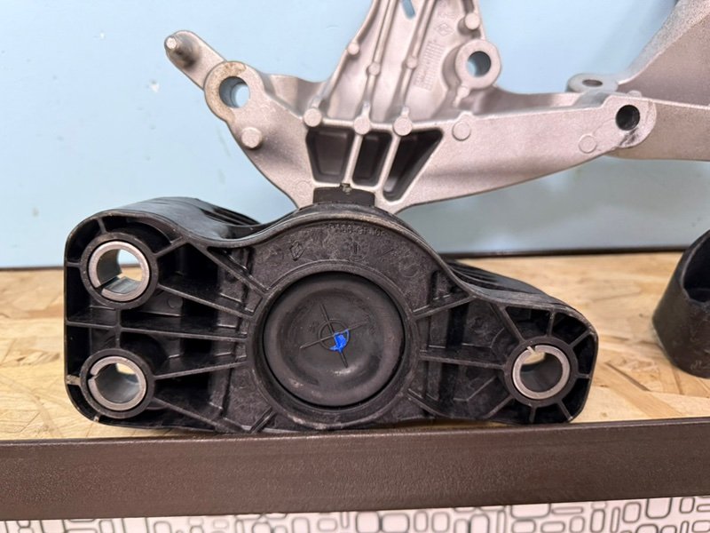 Подушка двигателя - фото 2