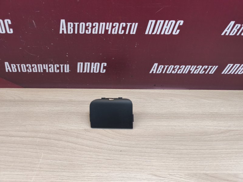 Заглушка буксировочного крюка - фото 1