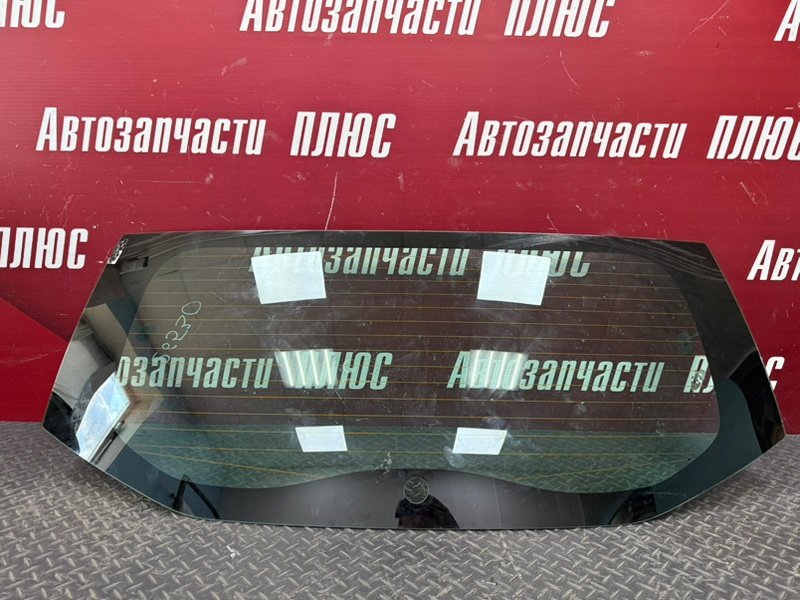 Стекло крышки багажника - фото 1