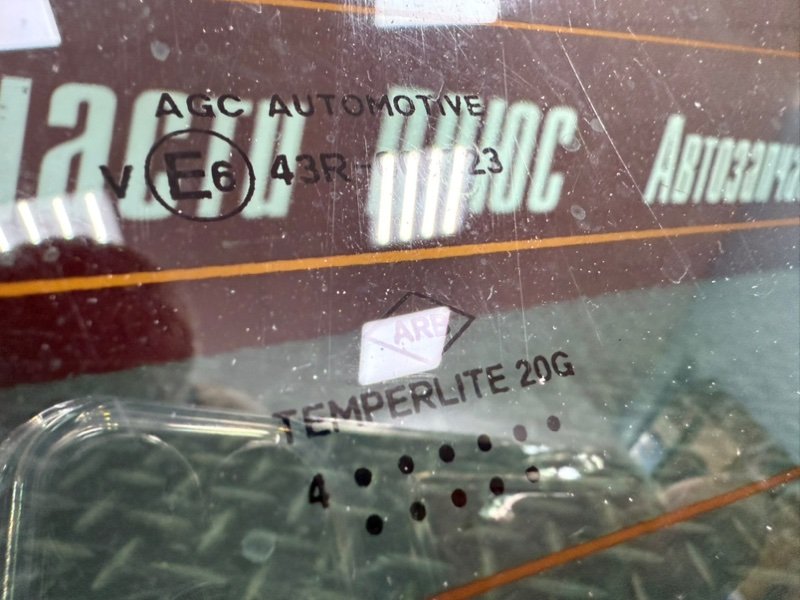 Стекло крышки багажника - фото 4