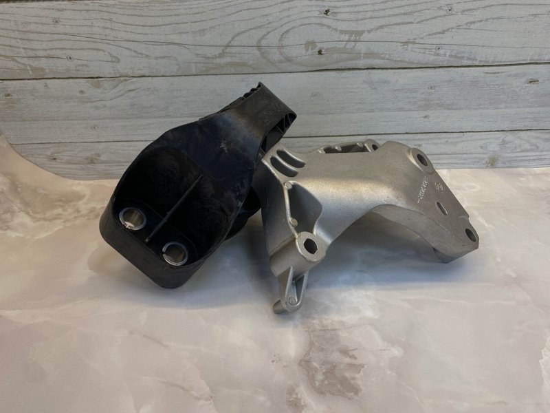 Опора двигателя - фото 1