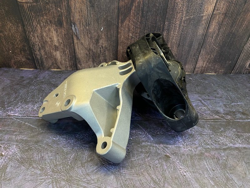 Опора двигателя - фото 1