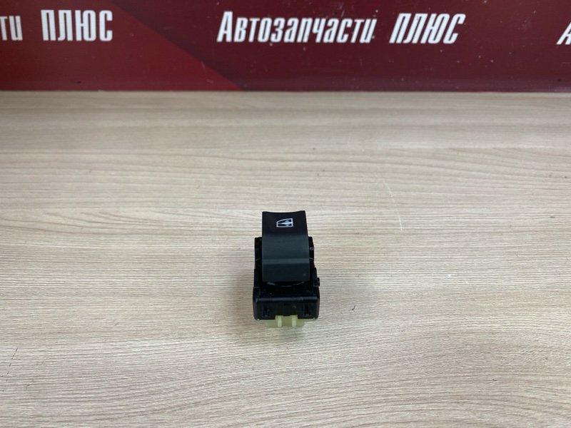 Кнопка стеклоподъемника - фото 1