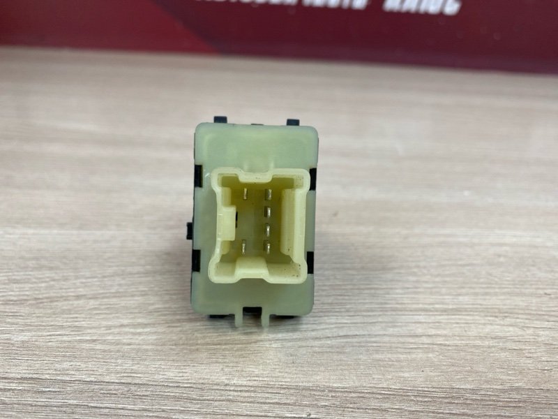 Кнопка стеклоподъемника - фото 5