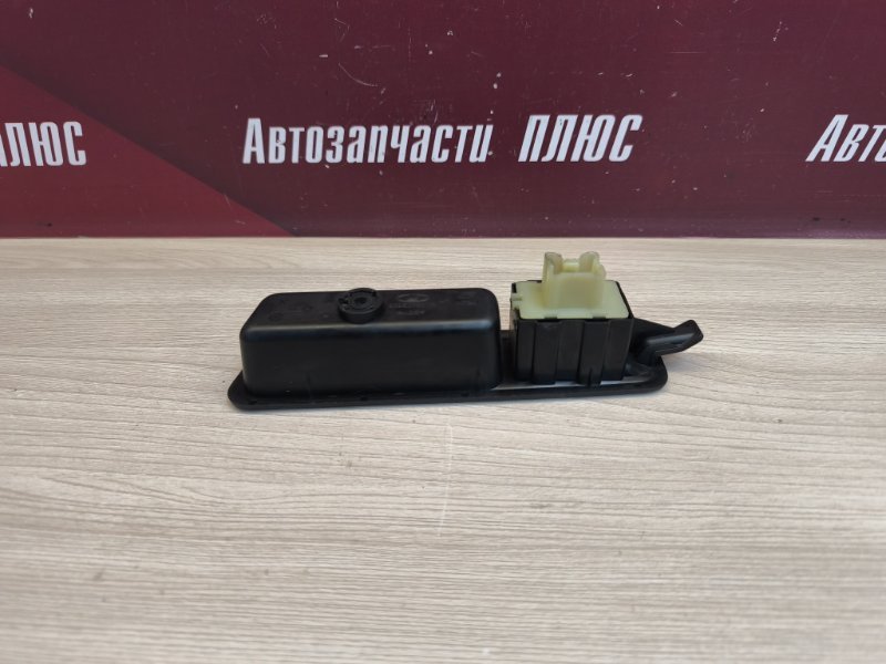 Кнопка стеклоподъемника - фото 7