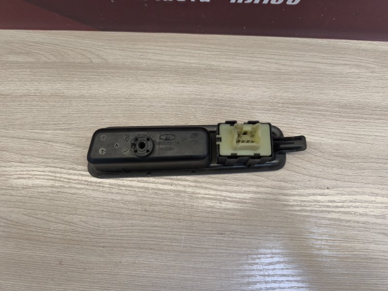 Кнопка стеклоподъемника - фото 8