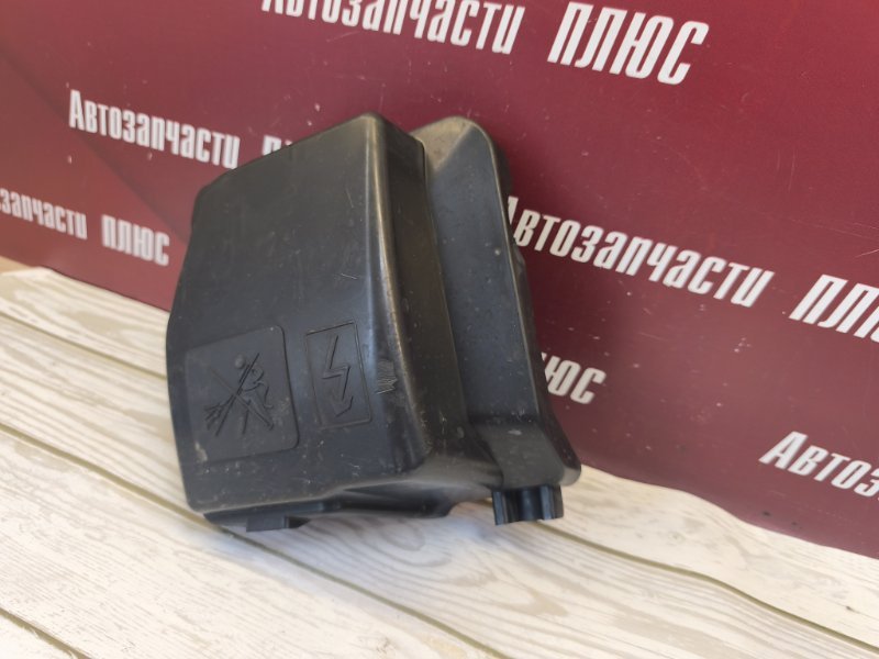 Крышка блока предохранителей - фото 3