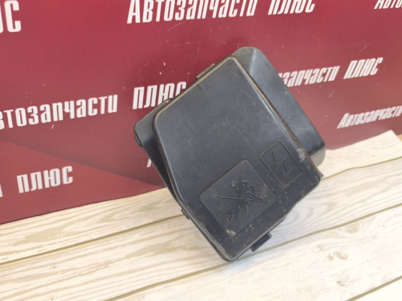 Крышка блока предохранителей - фото 4