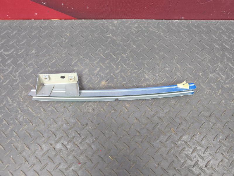 Направляющая стекла двери - фото 4