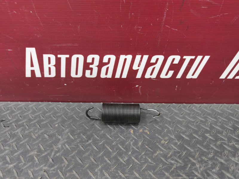 Пружина крышки багажника - фото 1