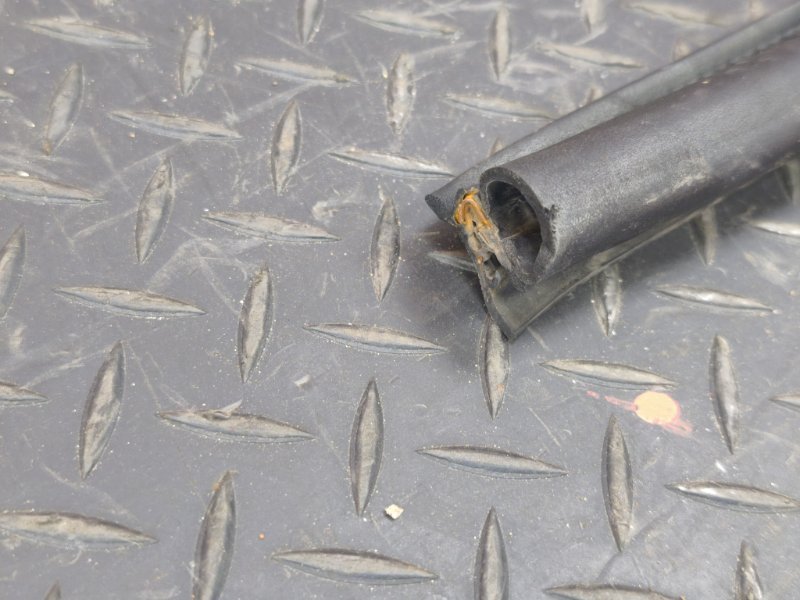 Уплотнитель багажника - фото 6