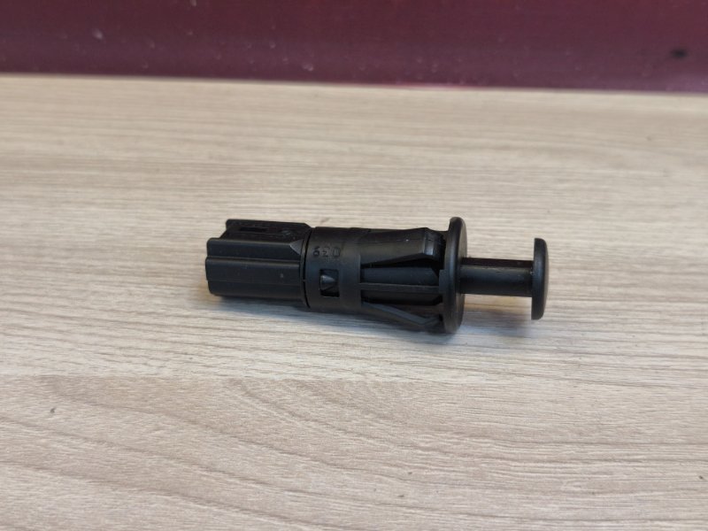 Концевик двери багажника - фото 2