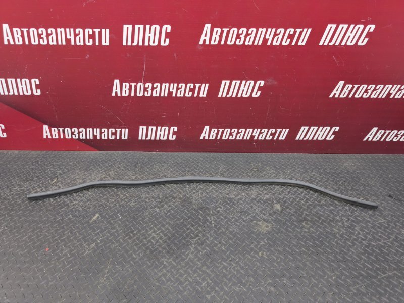 Уплотнительная резинка капота - фото 1