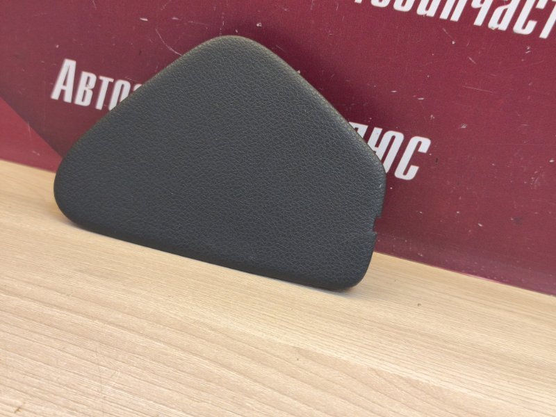 Крышка блока предохранителей - фото 3