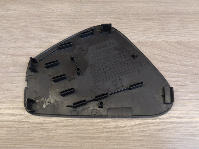 Крышка блока предохранителей - фото 5