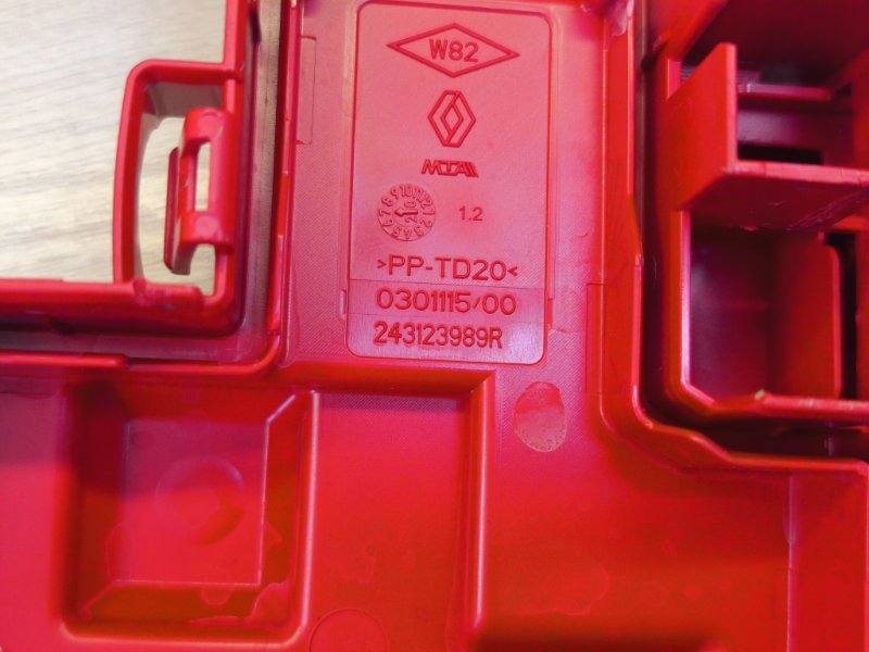 Крышка клеммы аккумулятора - фото 9