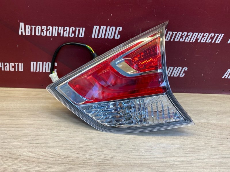 Фонарь крышки багажника - фото 1