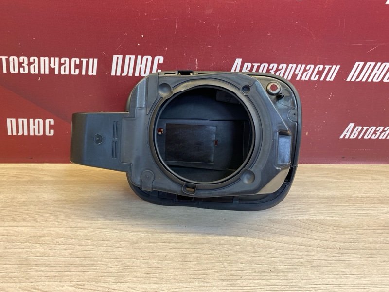 Корпус лючка бензобака - фото 5