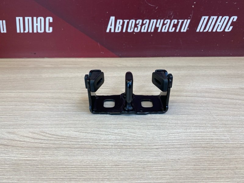 Петля замка багажника - фото 1